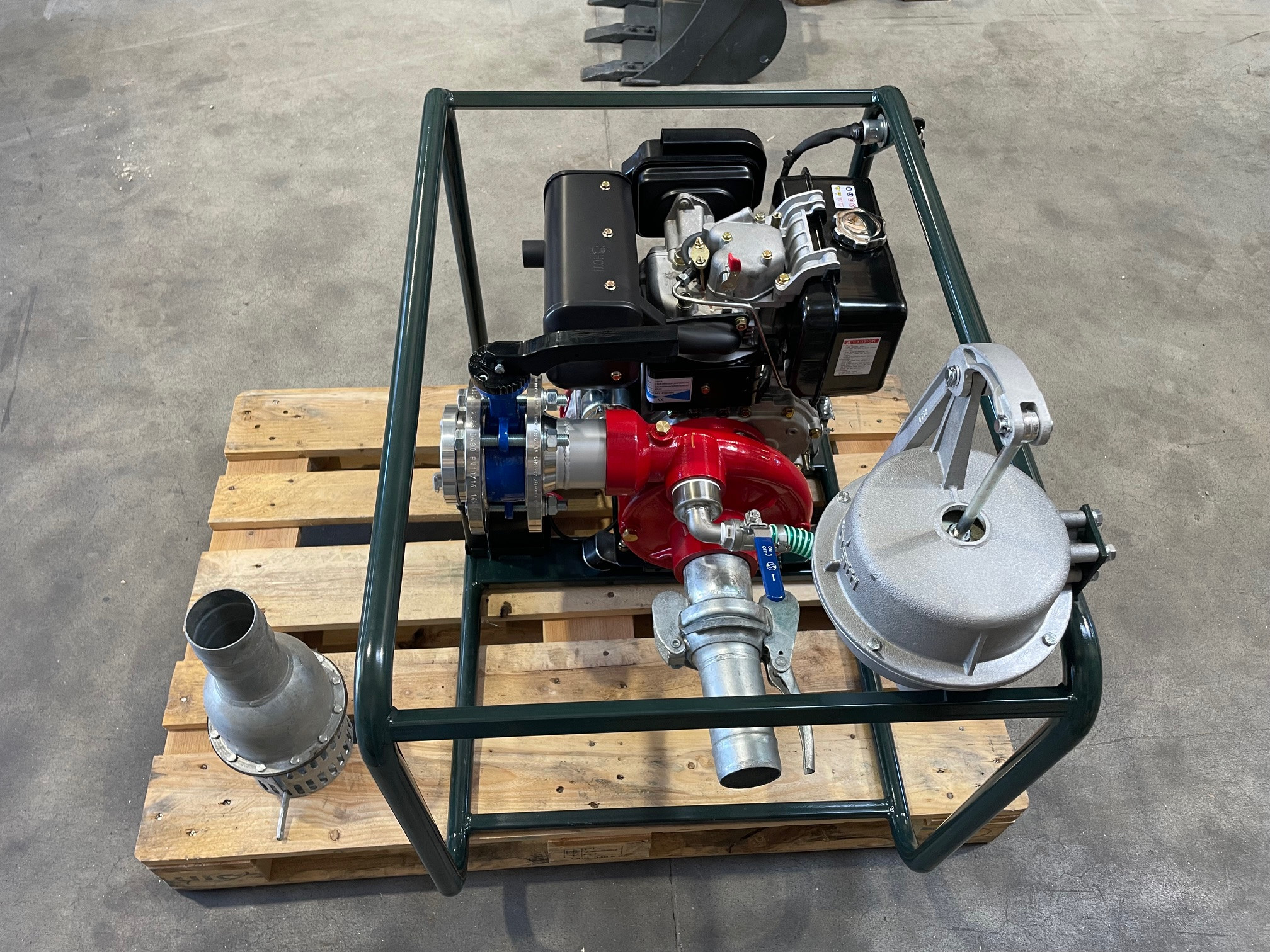 SERH-80D típusú öntözőszivattyú raklapon, szűrőkosárral felülnézetben