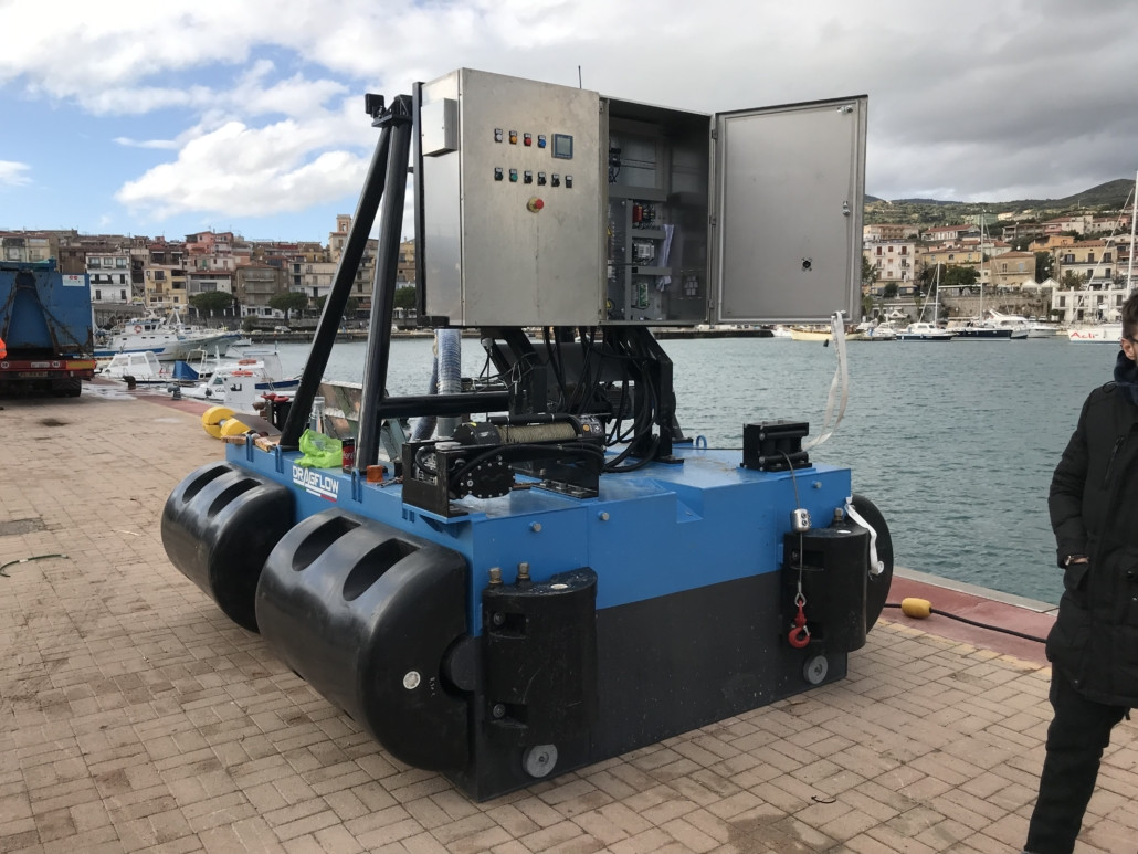 Dragflow HY50/180 keverőlapátos kotrószivattyú vezérlő egysége a telepítő pontonon