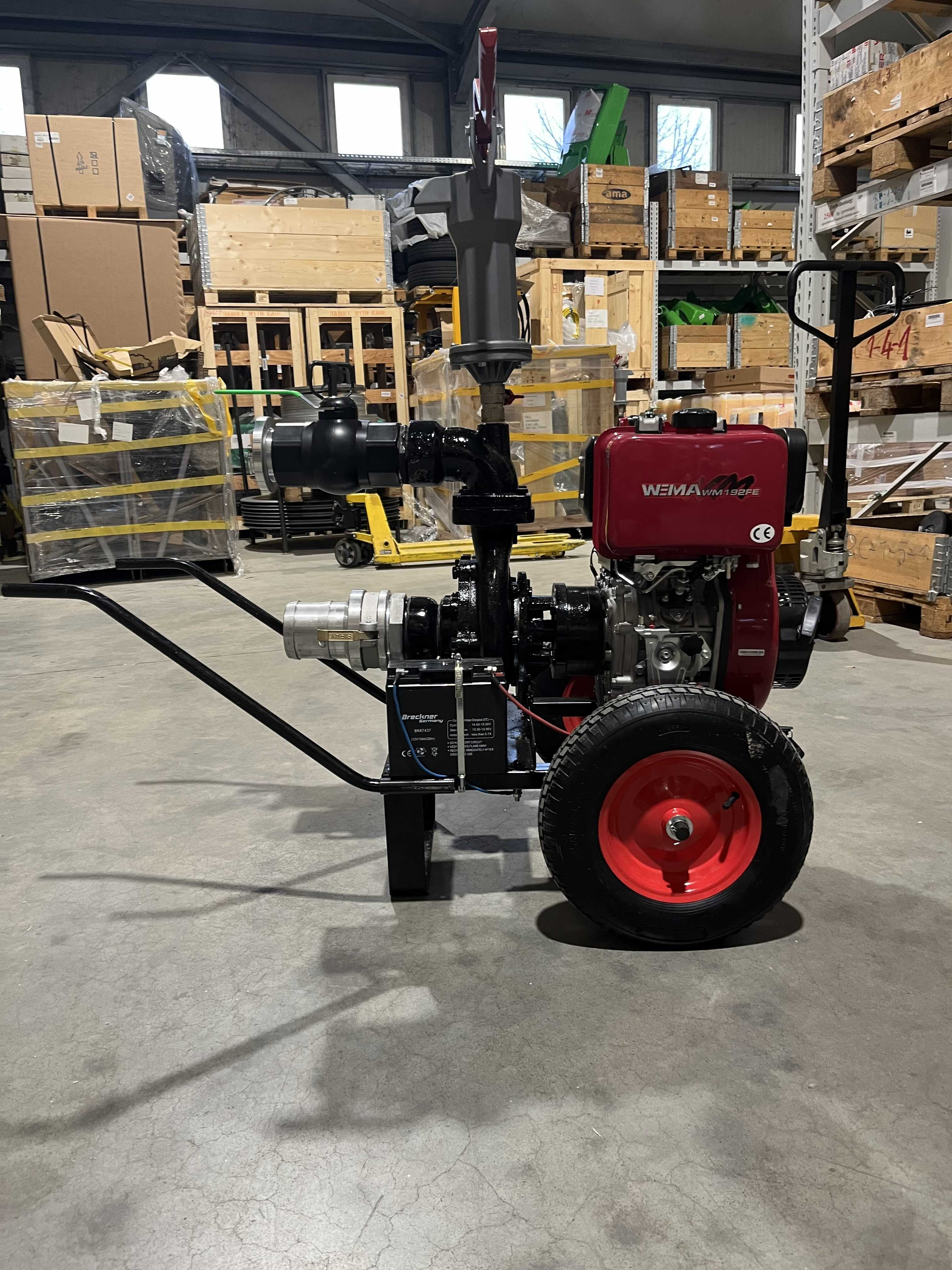 DWP 188 K4  öntözőszivattyú raktári környezetben oldalnézetben