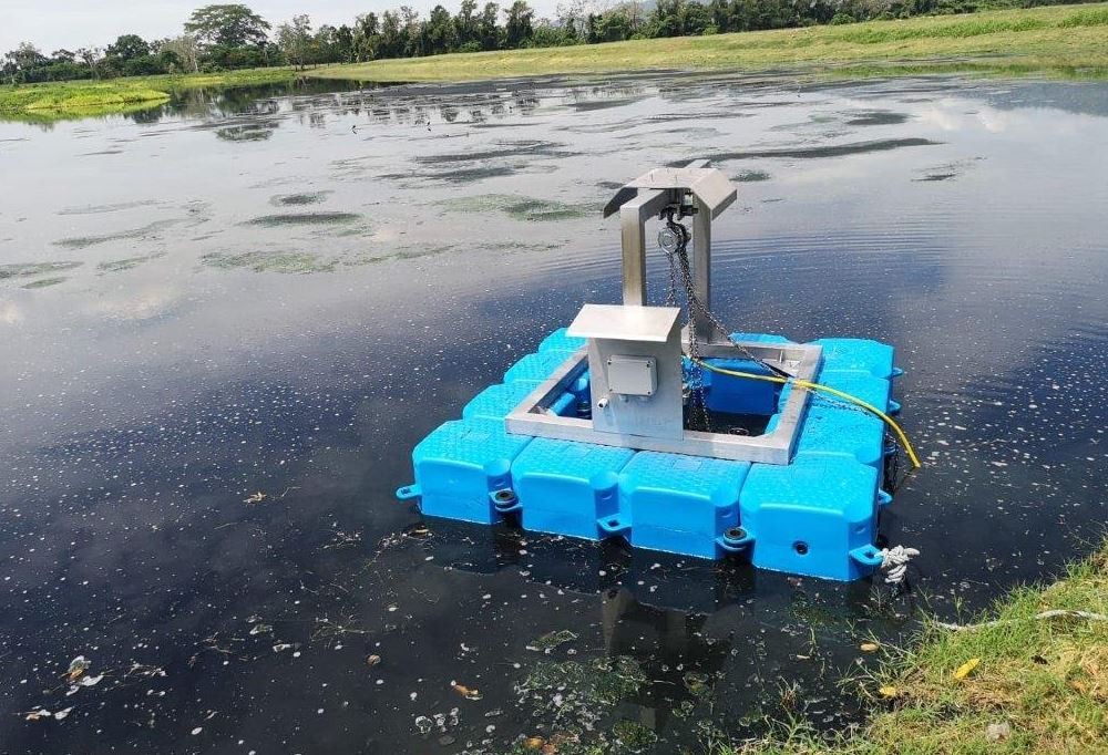 Dragflow DRF30 kotrószivattyú pontonnal vízpart melletti telepítéssel