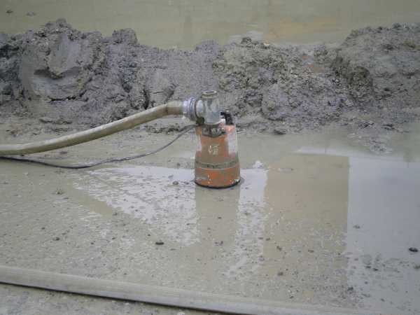 Tsurumi LSC1.4S zagyszivattyú szivattyúzás közben