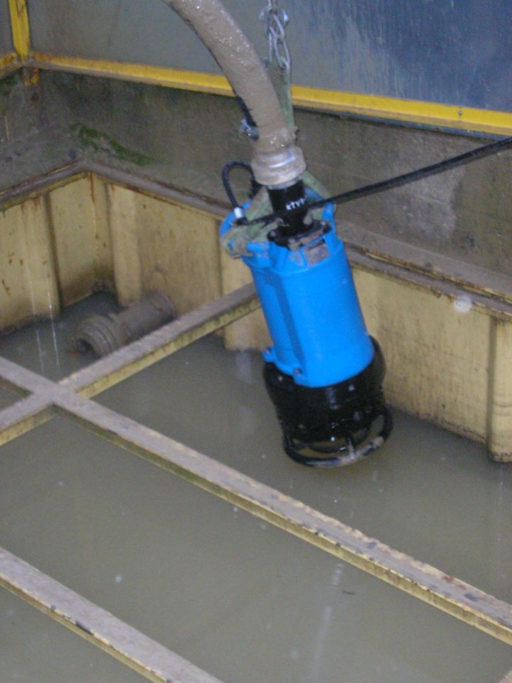 Tsurumi KRS2-80 (KRD35.5) technológiai medencében kiemelés közben